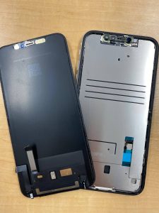 iPhone修理　フィックスマート宇都宮　壊れたiPhone11