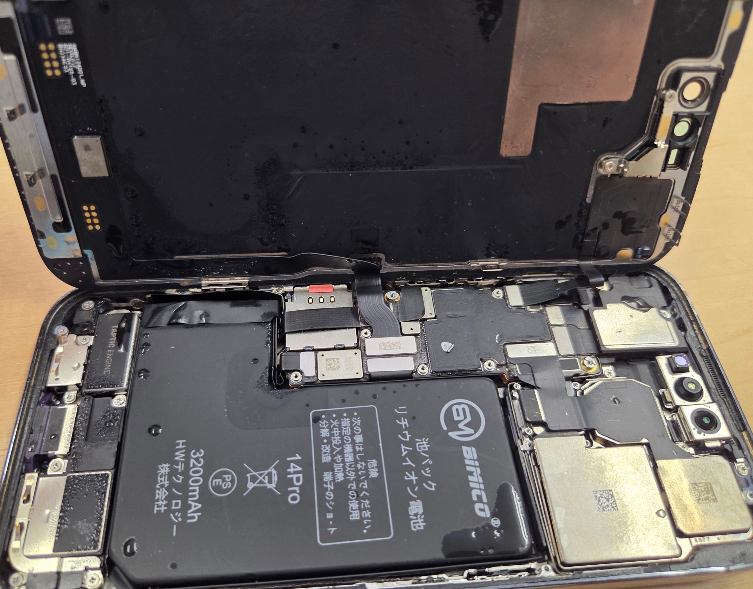水没したiPhone 14 Proの内部点検